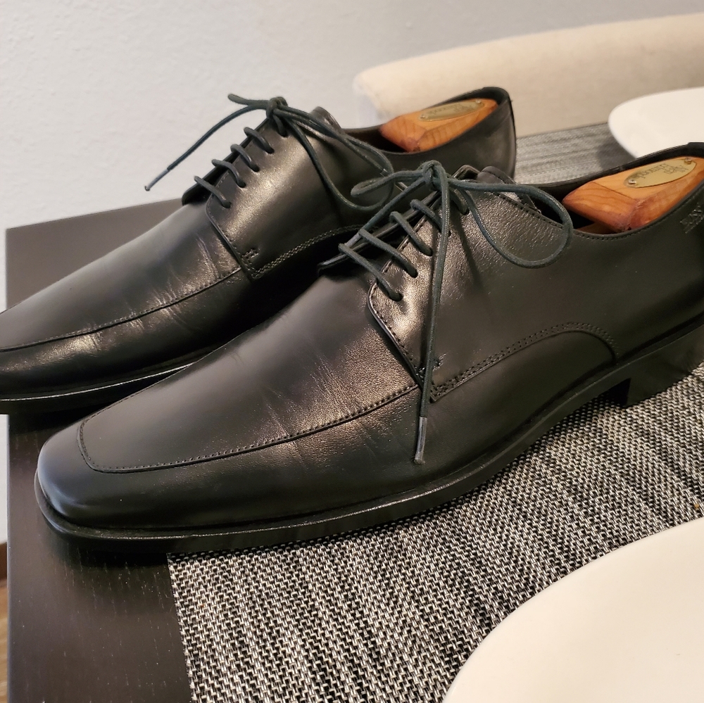 Hugo Boss Leather Dress Shoes 10.5 EUC